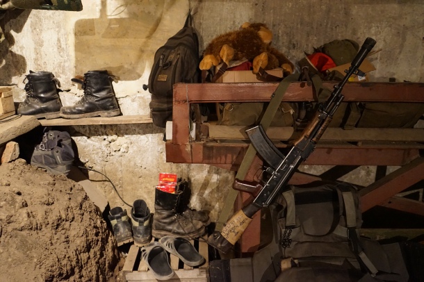 sleeping-quarters-bunker-volunteers-eastern-ukraine